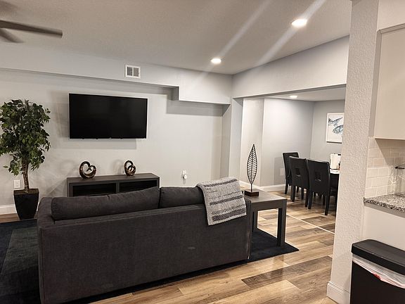 3rd image of 100 E Coleman Cir #2