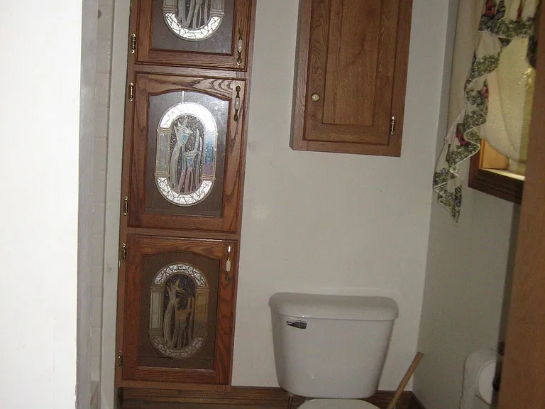 917 Forest Ave — Photo 2