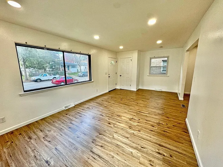 642 S 66th St — Photo 3