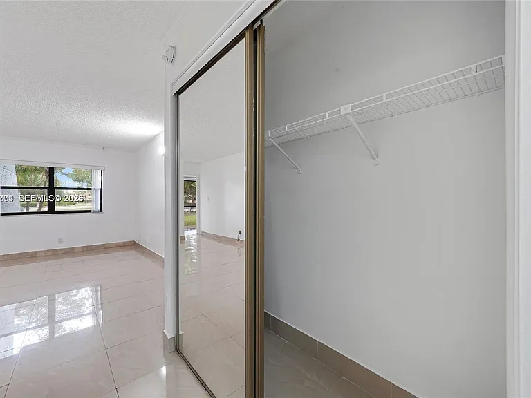 200 Lakeview Dr #101 — Photo 31