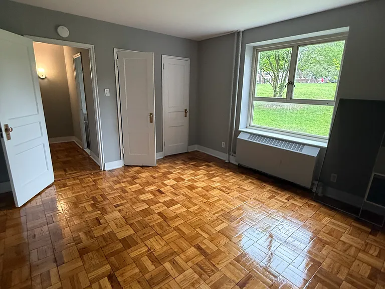 196-15 65th Cres #3C — Photo 4