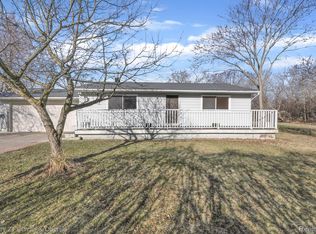 1875 Eastport Dr, Troy, MI 48083