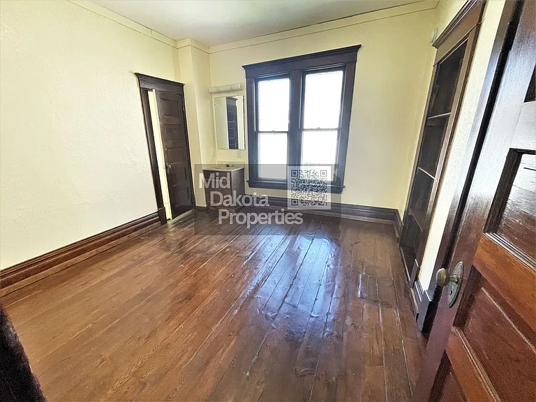 709 S Sanborn Blvd — Photo 4