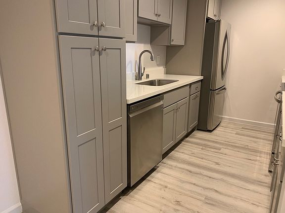 5th image of 259 N Capitol Ave Unit 164