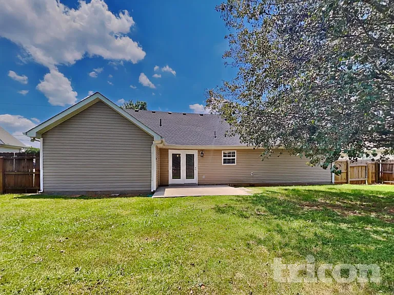 2121 Montgomery Ln — Photo 17