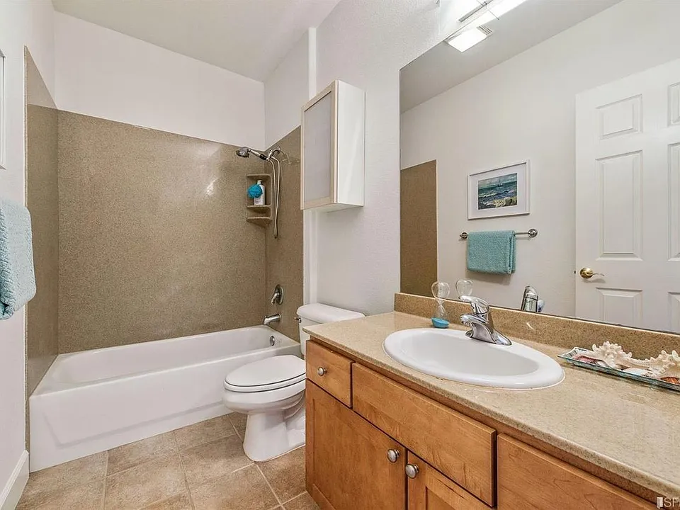 upstairs guest bathroom