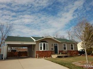 12127 Bennington Pl, Maryland Heights, MO 63043