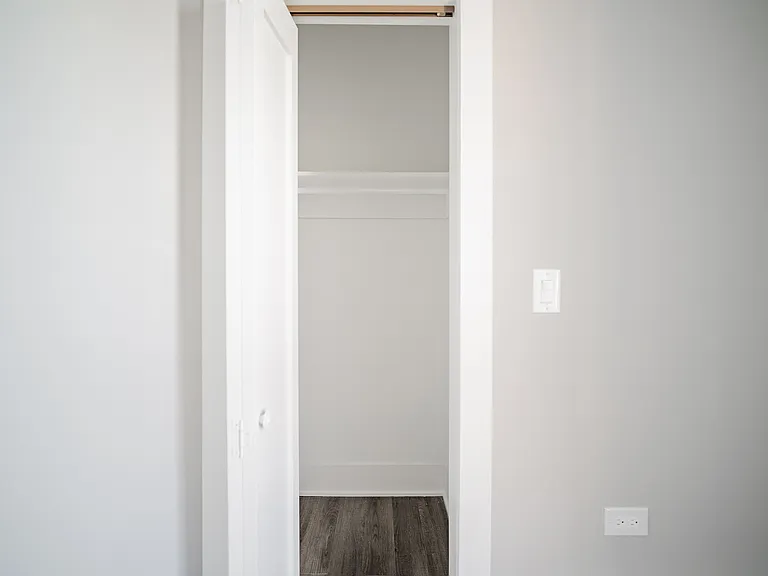 1472 W Erie Street — Photo 13