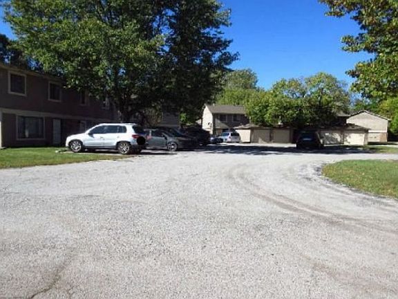 Exterior Neighborhood (street photo)