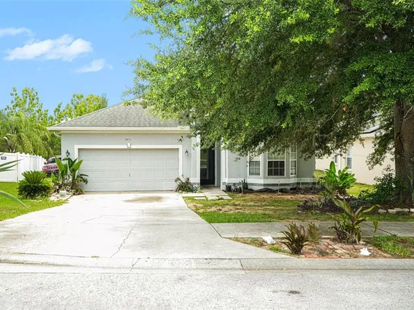 37110 Highland Bluff Cir, Dade City, FL 33523
