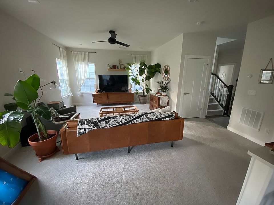 1st image of 437 Chinook Dr