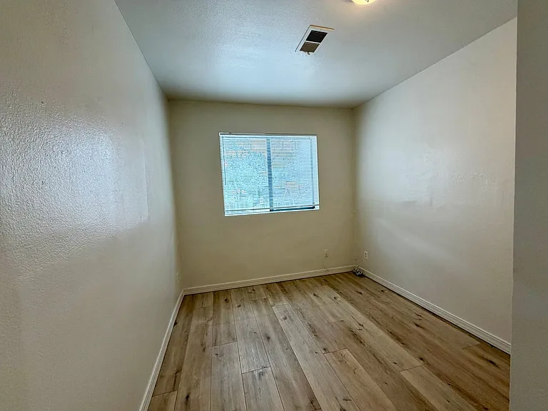 13 E Dupont Ave — Photo 31