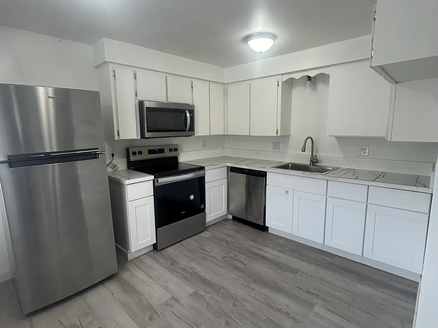 2 bed, 750 sqft, $1,200 — Photo 2