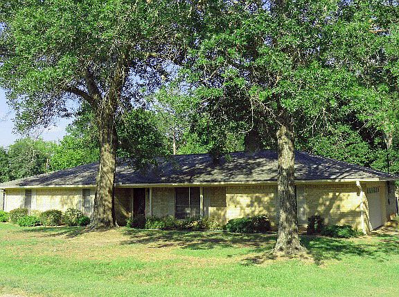 2nd image of 104 Longhorn Dr