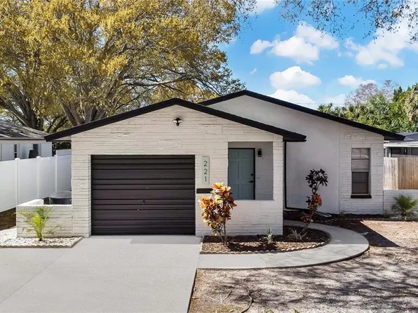221 NE Monroe Cir N, Saint Petersburg, FL 33702
