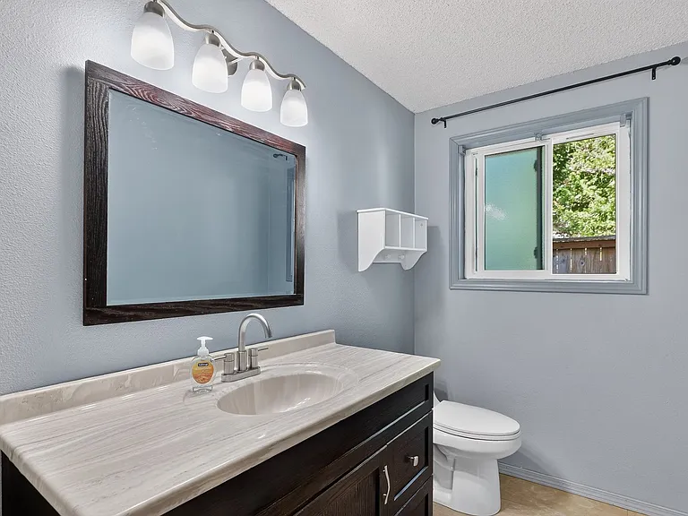 5751 SW 204th Pl — Photo 18