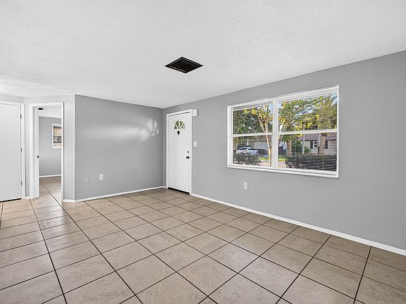 4th image of 7041 Brentwood Dr