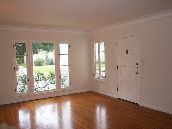 4th image of 935 Alandele Ave
