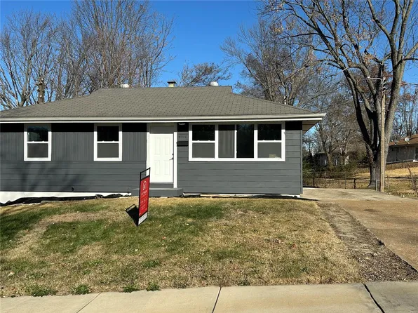 7711 Ellington Dr, Saint Louis, MO 63121