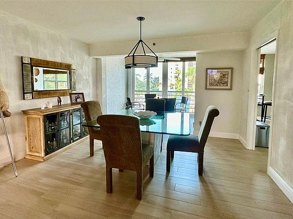 5th image of 7582 Regency Lake Dr
