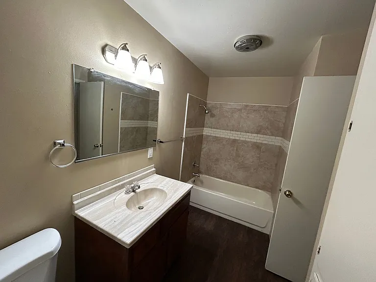 1148 W 7th St — Photo 6