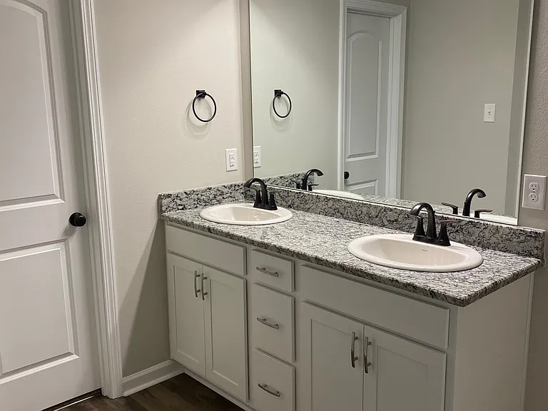 39050 Fairfield Dr — Photo 3