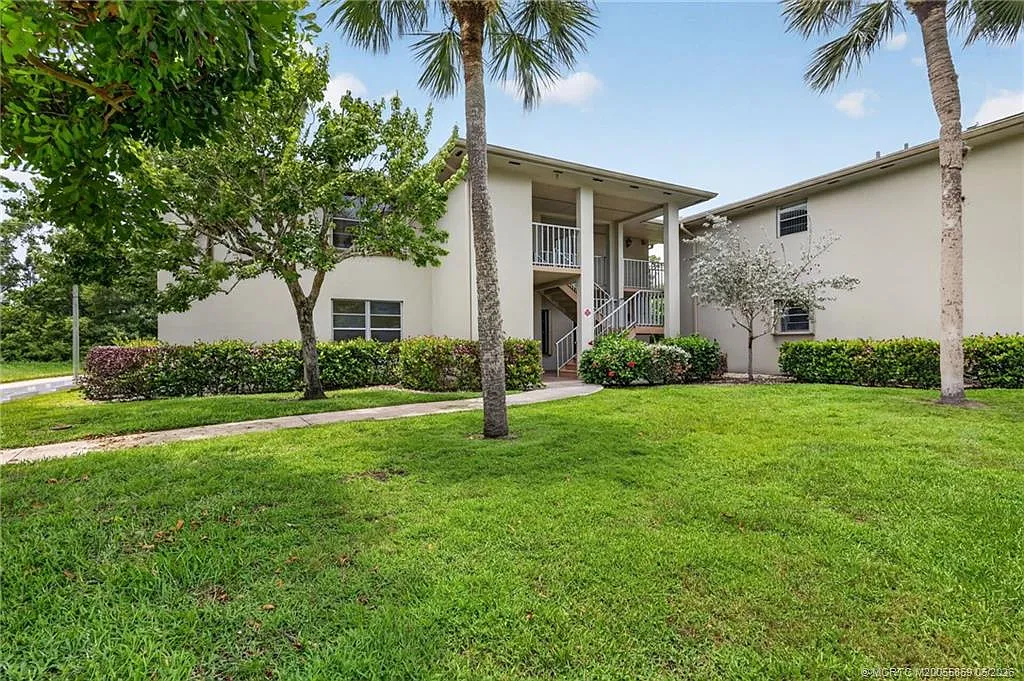 2 bed, 2.0 bath, 1170 sqft, $1,850 — Photo 2