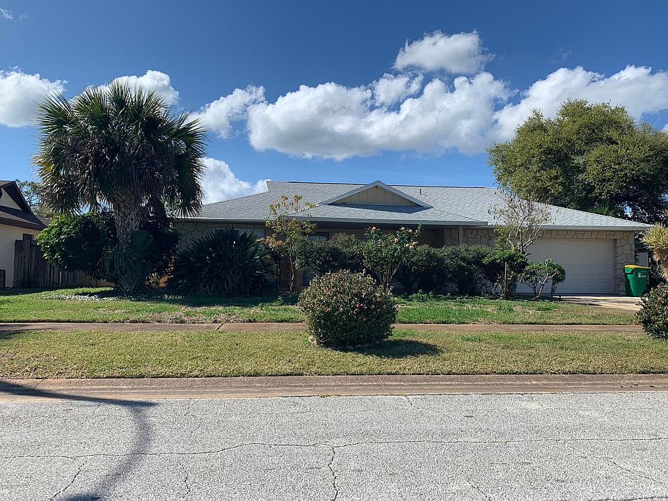 1st image of 2215 Windsor Dr