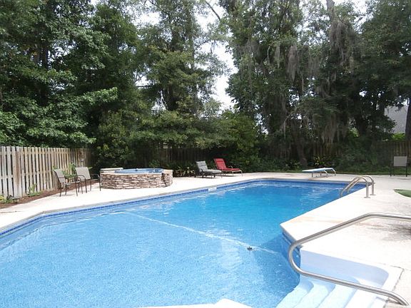 2nd image of 114 Dogwood Ct