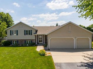 W2433 Snowberry Dr, Appleton, WI 54915