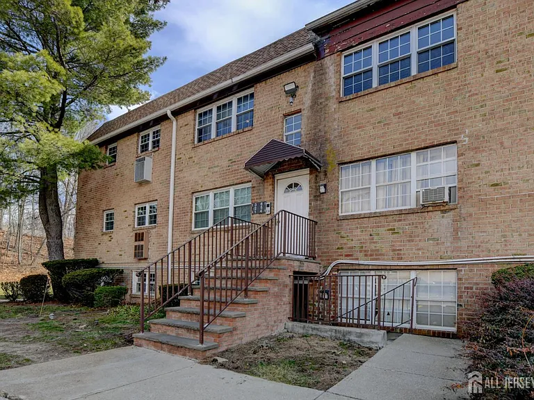 6 College Dr — Photo 21