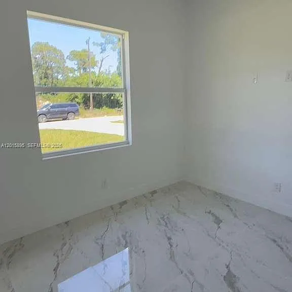 908 Winters St E — Photo 13
