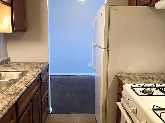 4th image of 5904 50th Ave APT 8