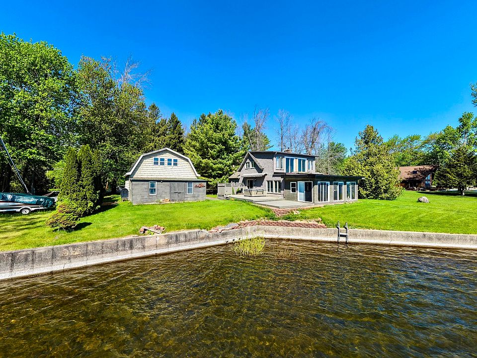 1st image of 1758 Lake Shore Rd