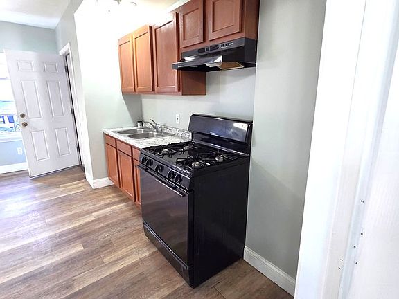 3rd image of 718-720 Charles St #1R