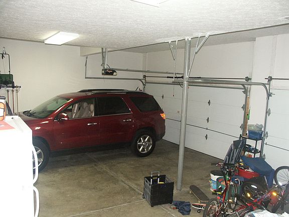 5th image of 2996 Montclair Ave