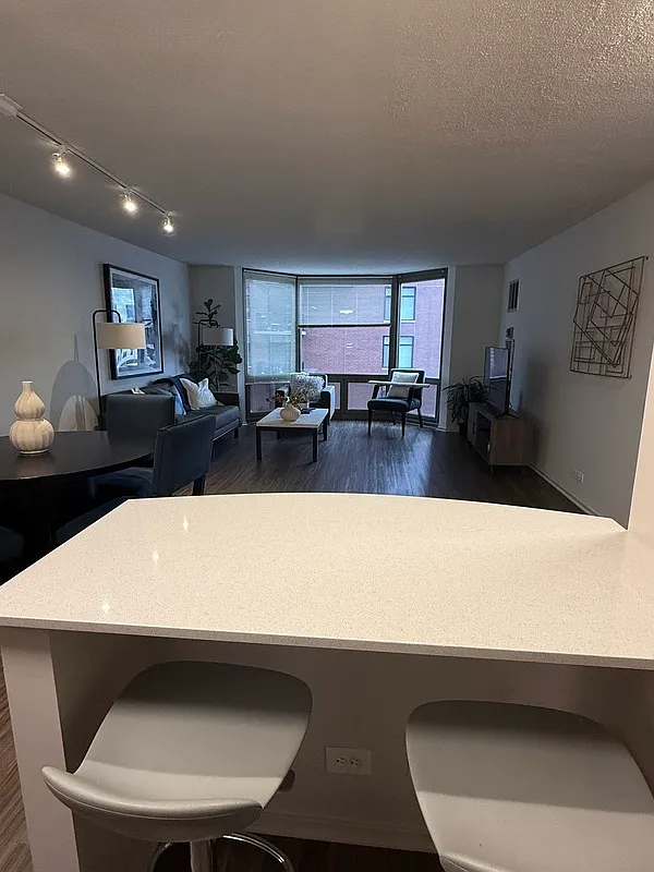 1 bed, 1.0 bath, 800 sqft, $2,580 — Photo 4