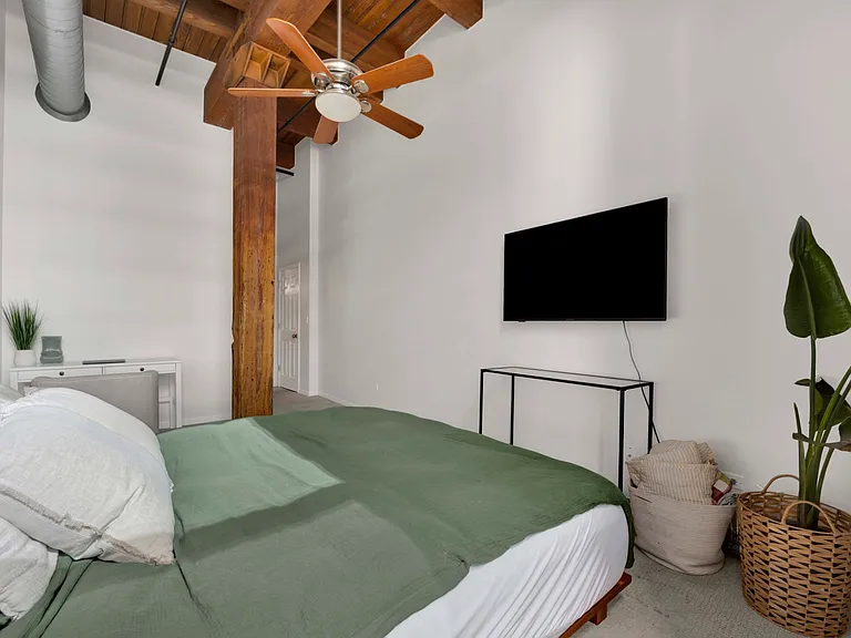 525 W Superior St #322 — Photo 13
