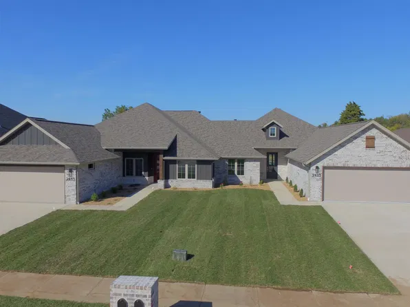 2423 E Swallow Street, Springfield, MO 65804