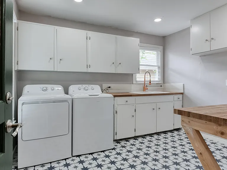 523 E Huisache Ave — Photo 5