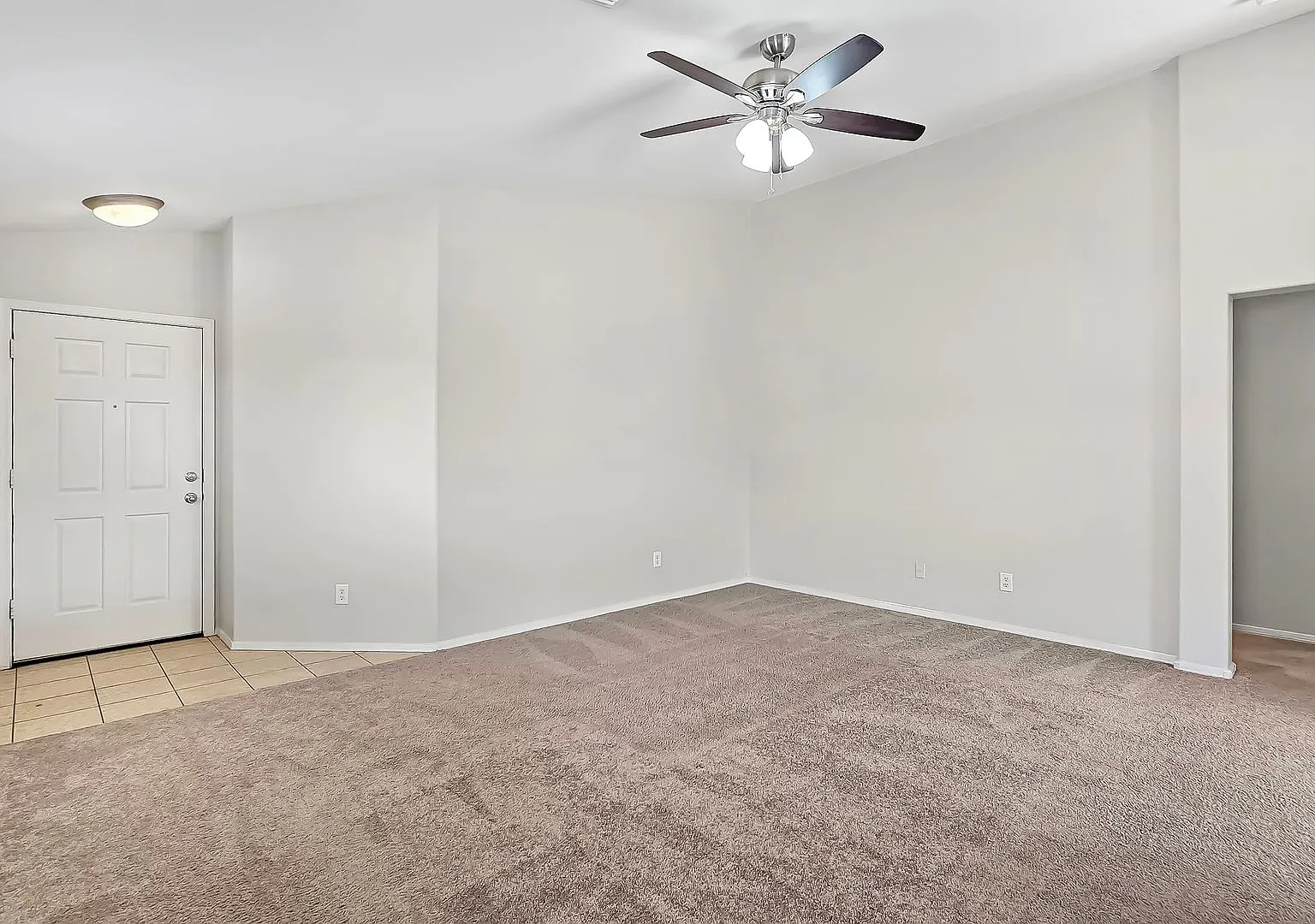 New Carpet and paint! Great home for the money in Buckeye! — Photo 3