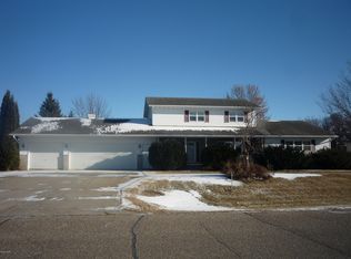 1841 Ridgewood Dr NW, Alexandria, MN 56308
