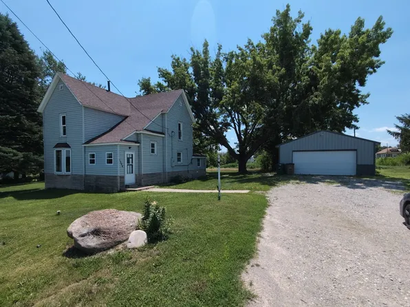 1304 E Pleasant St, Knoxville, IA 50138