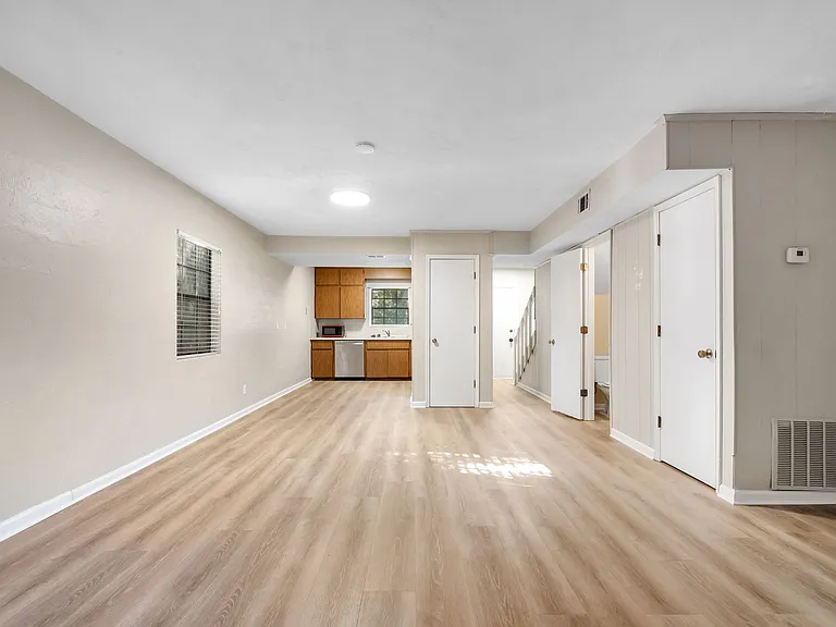 2340 Claremont Ln #B — Photo 10