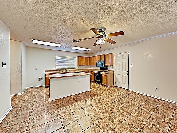 5th image of 303 S Waterford Oaks Dr
