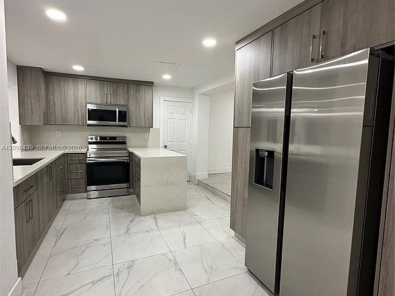 5th image of 380 W 32nd St #1