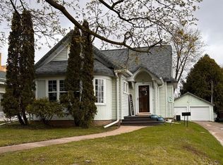 26 N Main St, Clintonville, WI 54929