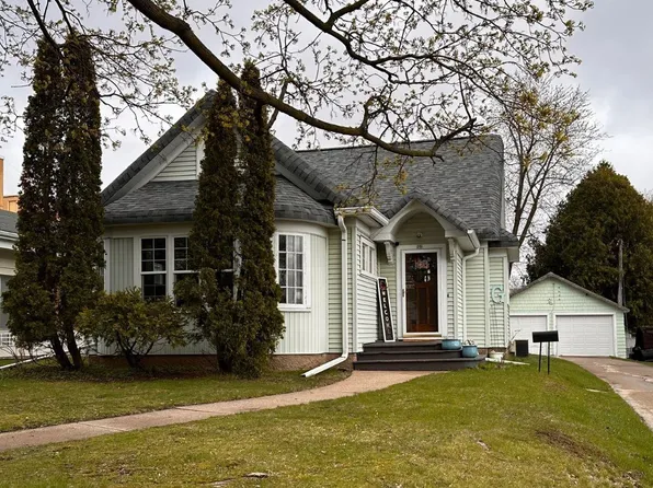 26 N Main St, Clintonville, WI 54929