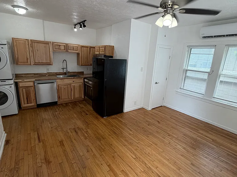 1026 W Hickory St — Photo 6