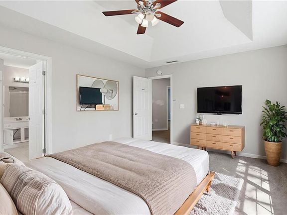 4th image of 1404 Chapel Hill Ln SW